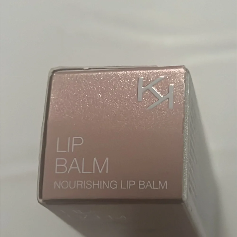 Kikio Milano‎ Nourshing Lip Balm Gloss